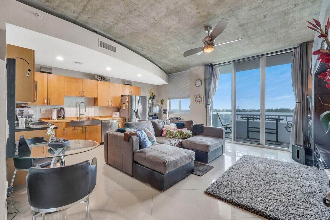 300 Australian Avenue - Photo 1