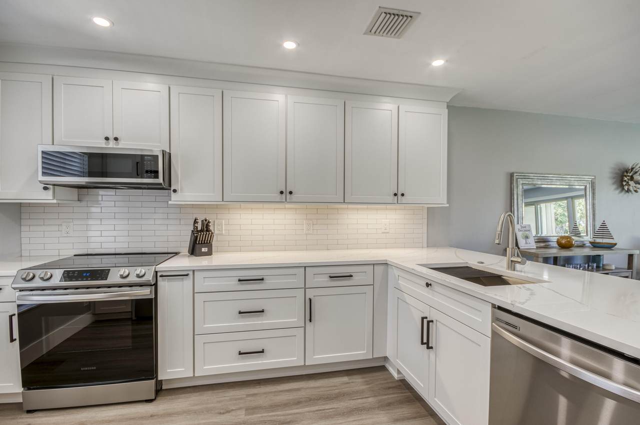 9239 Riverfront Terrace - Photo 1