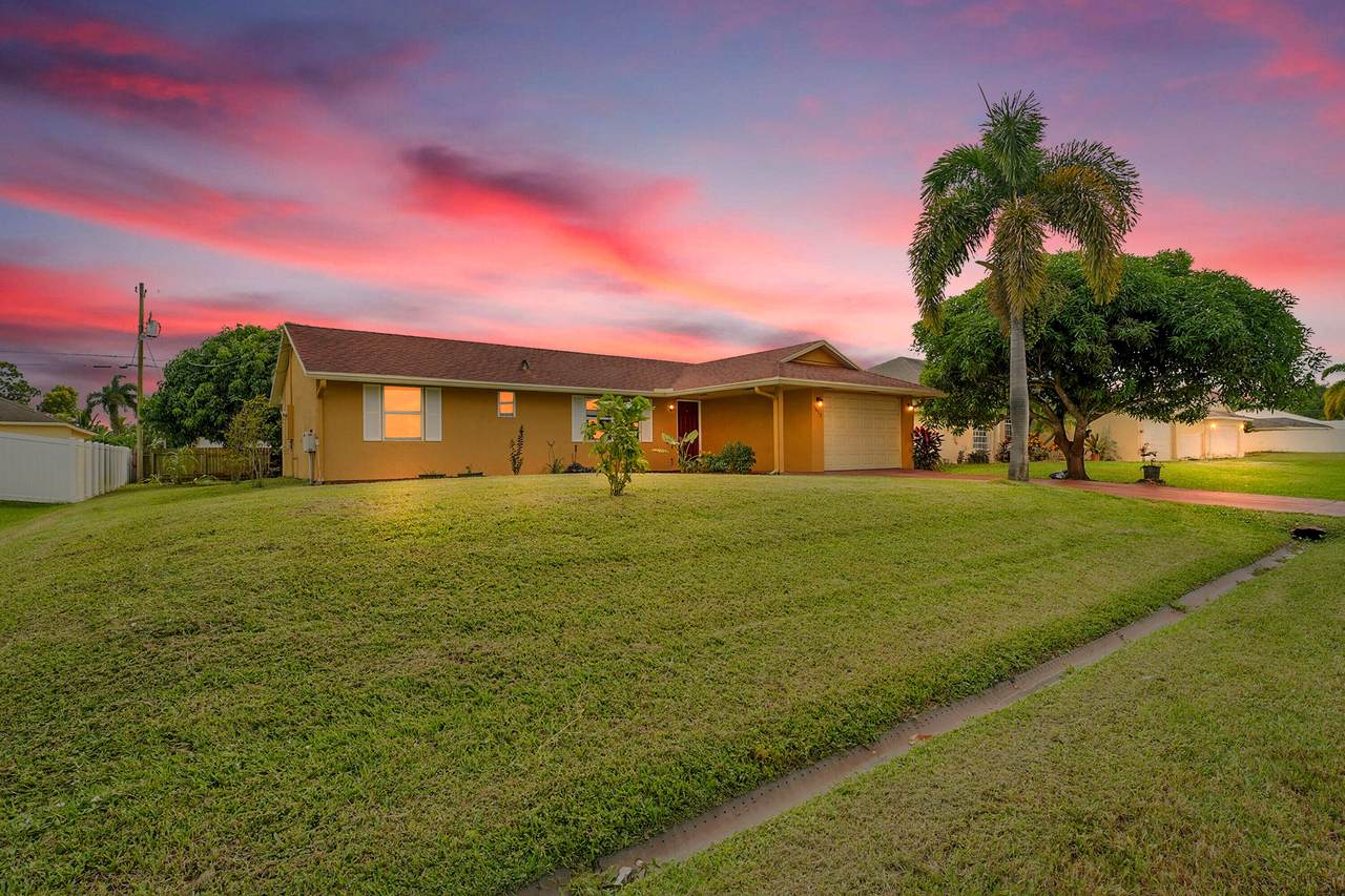 1652 Crawford Avenue - Photo 1