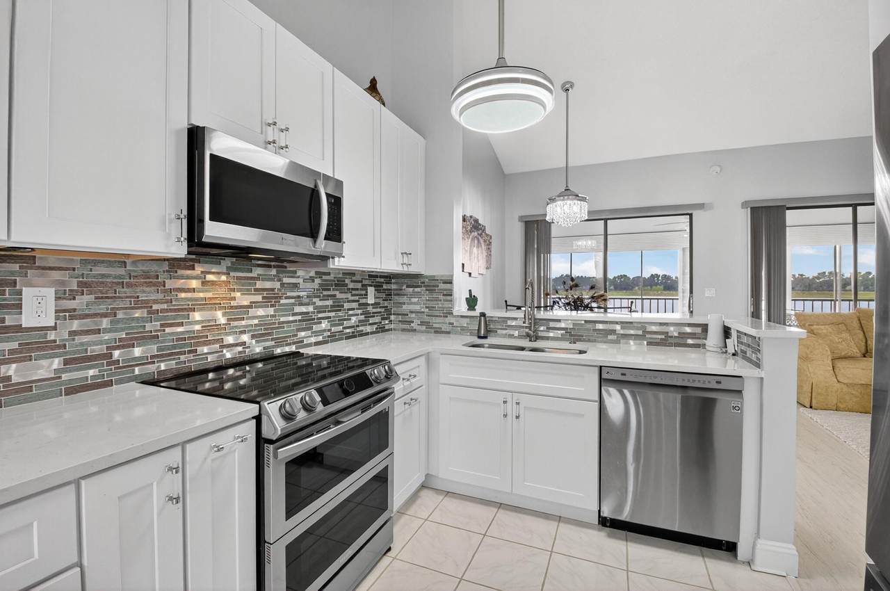 10920 Lakemore Lane - Photo 1