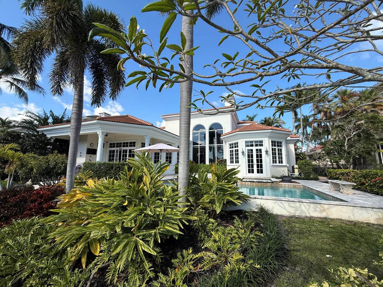 https://bt-photos.global.ssl.fastly.net/beaches/1280_boomver_2_R11144868-2.jpg