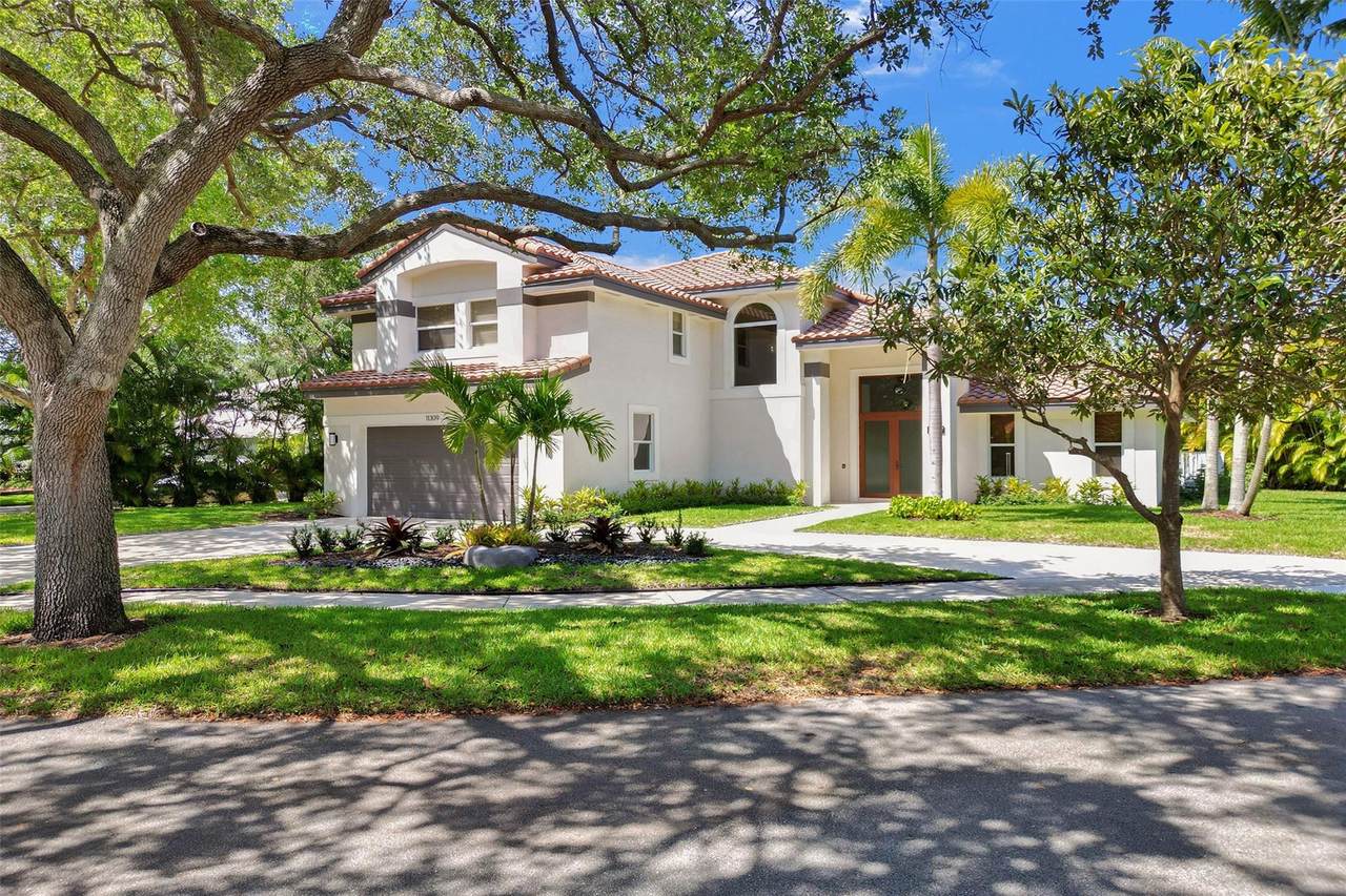 11309 Port St - Photo 1