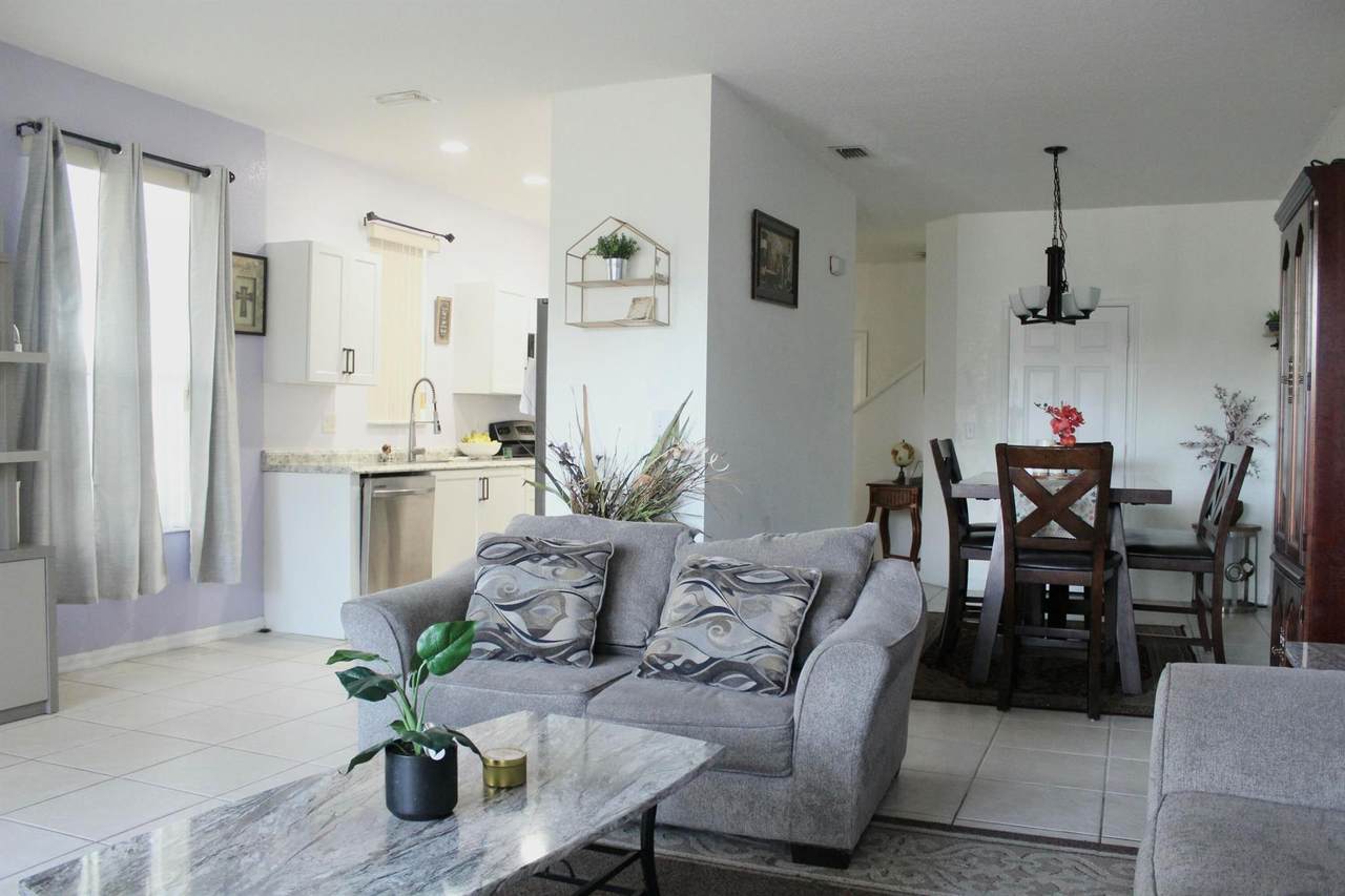 5210 White Oleander - Photo 1