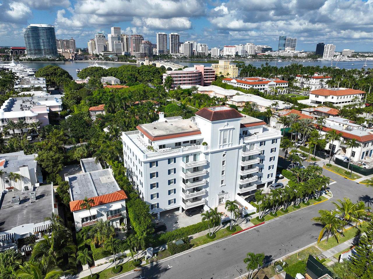 330 Cocoanut Row - Photo 1