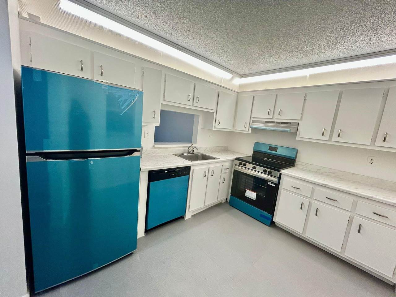2850 Somerset Drive - Photo 1