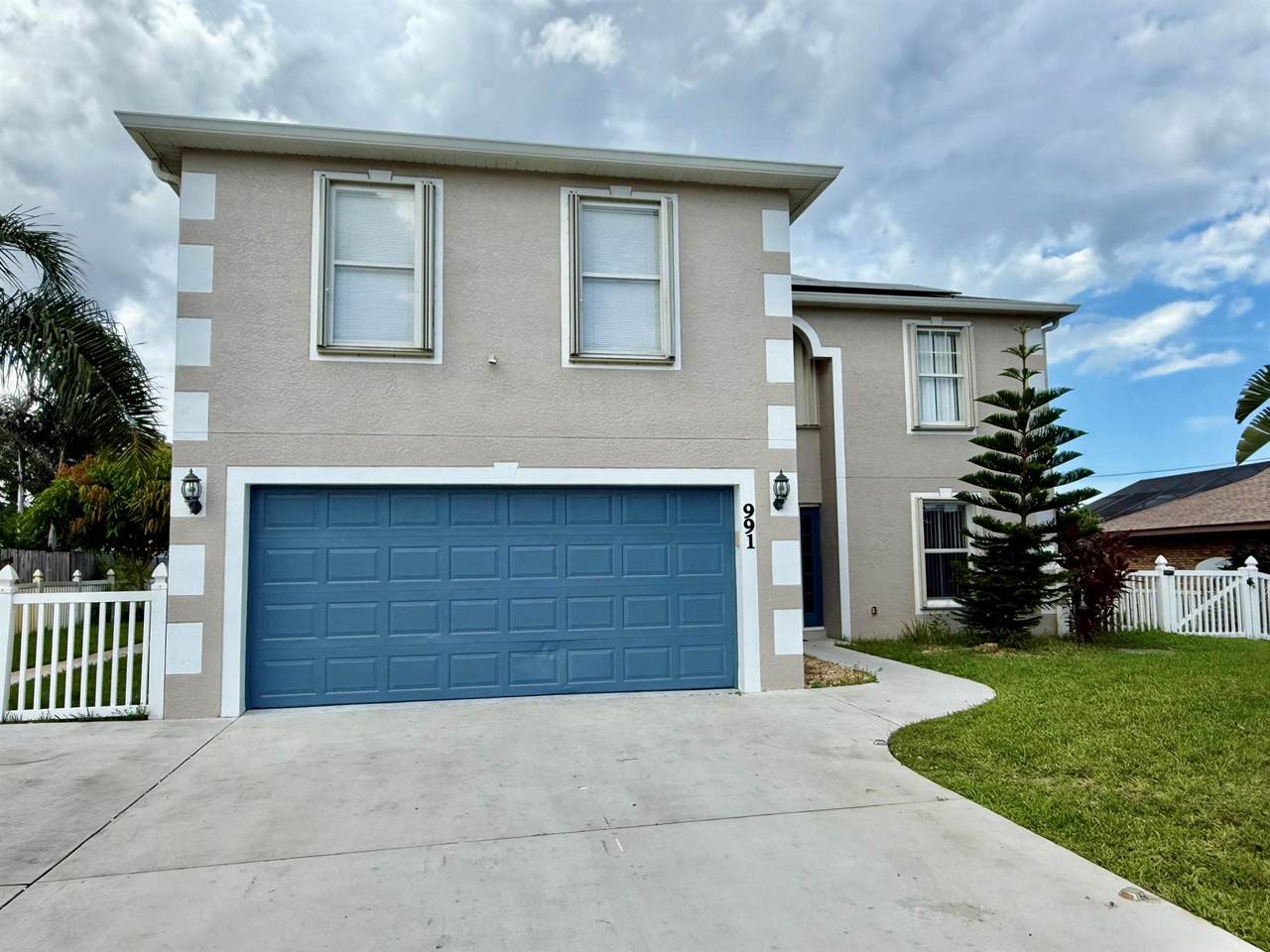 991 Bywood Avenue - Photo 1