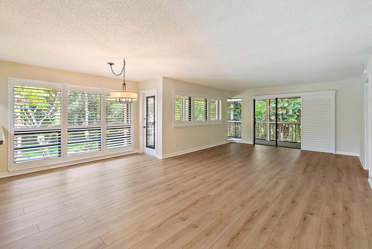 227 Brackenwood Terrace - Photo 1