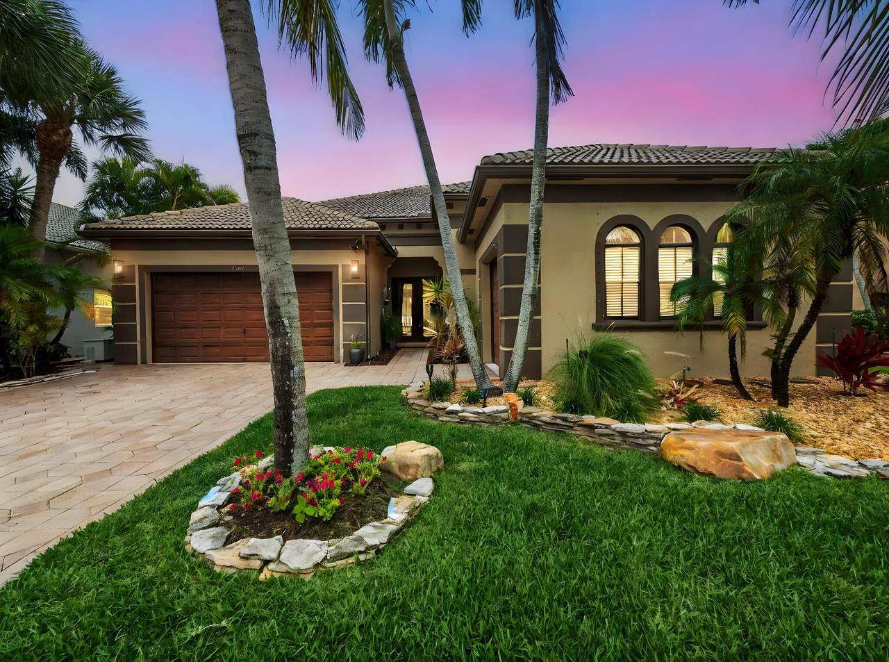 1289 Beacon Circle - Photo 1