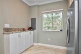 8805 Isles Cir - Photo 6