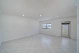 8 Valencia - Photo 10