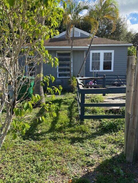 102 28th Way - Photo 1