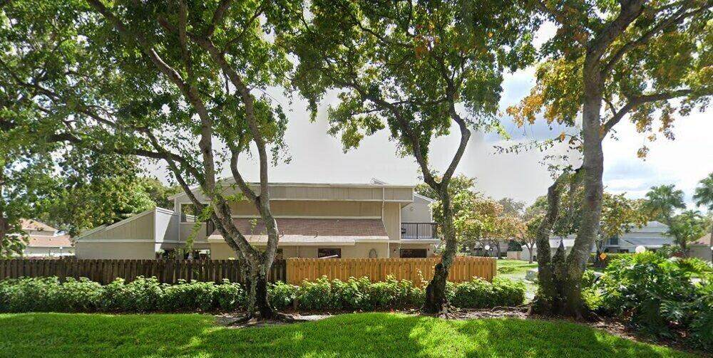 620 Commodore Drive - Photo 1