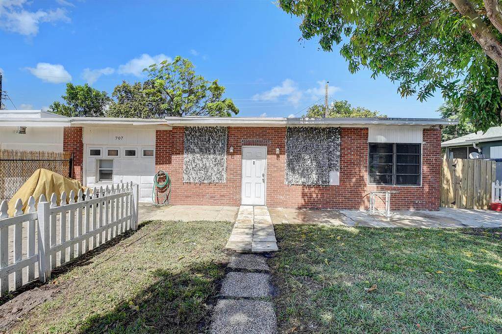 707 9th Court - Photo 1