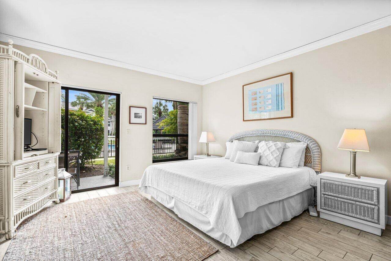 11863 Wimbledon Circle - Photo 1