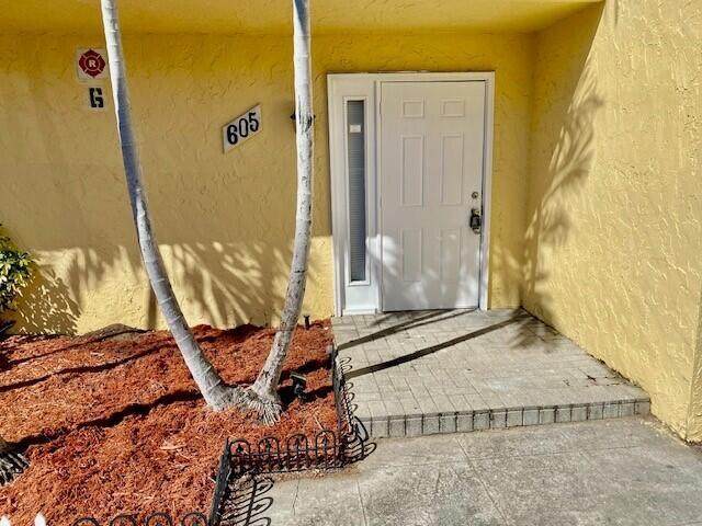 605 1st Court - Photo 1
