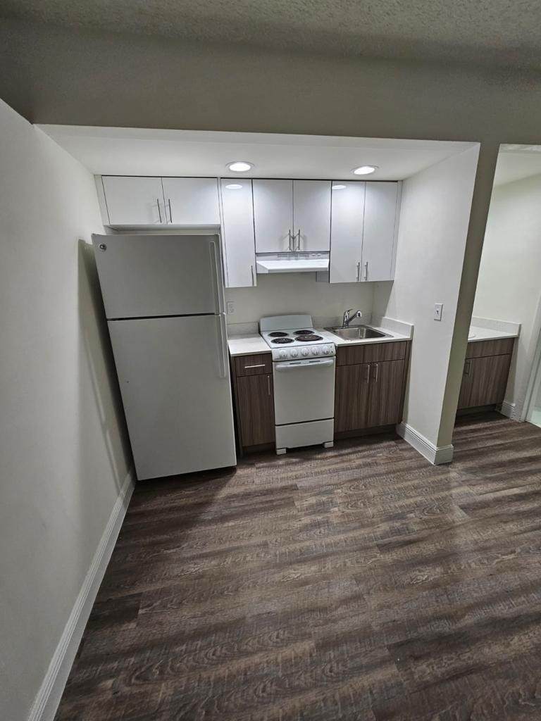 18335 68 Avenue - Photo 1