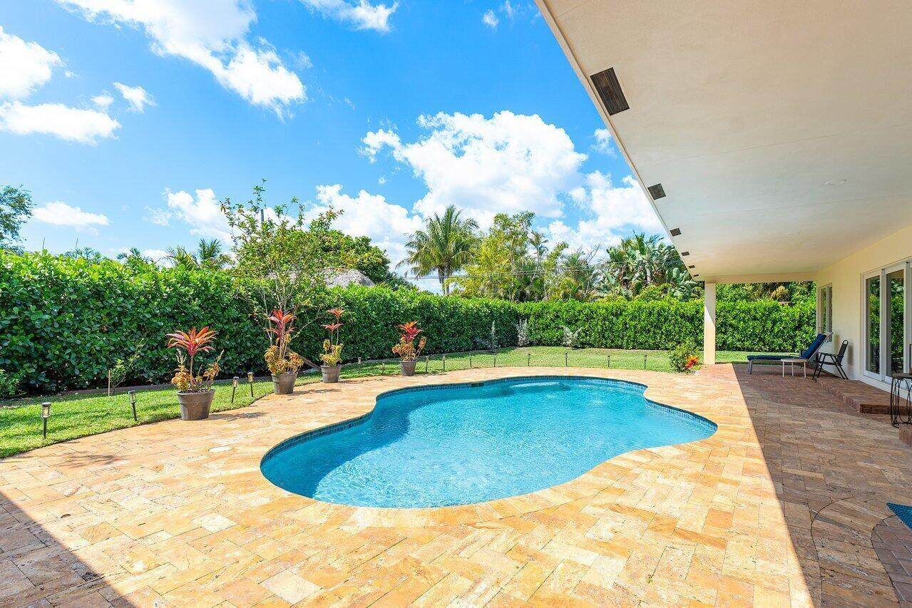 https://bt-photos.global.ssl.fastly.net/beaches/orig_boomver_1_B26018069-2.jpg