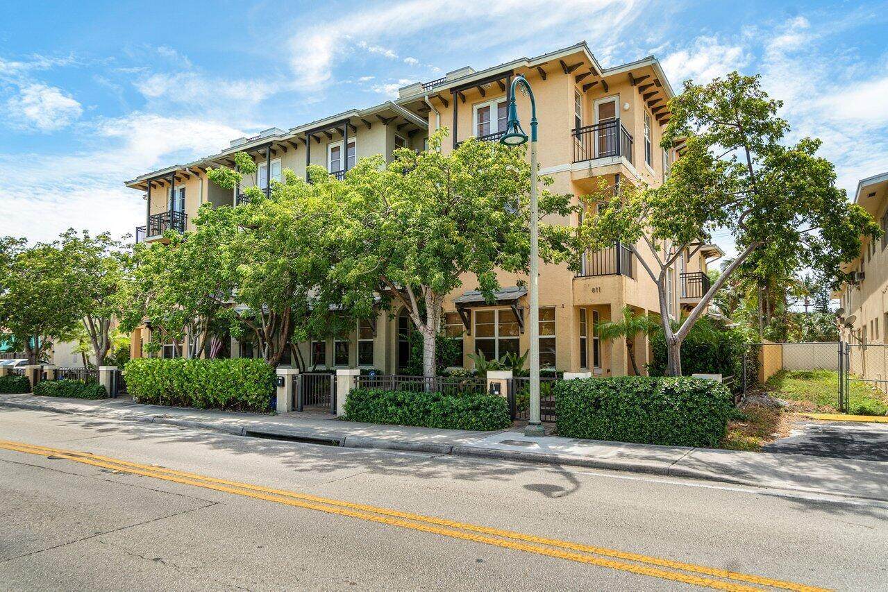 811 Federal Highway - Photo 1
