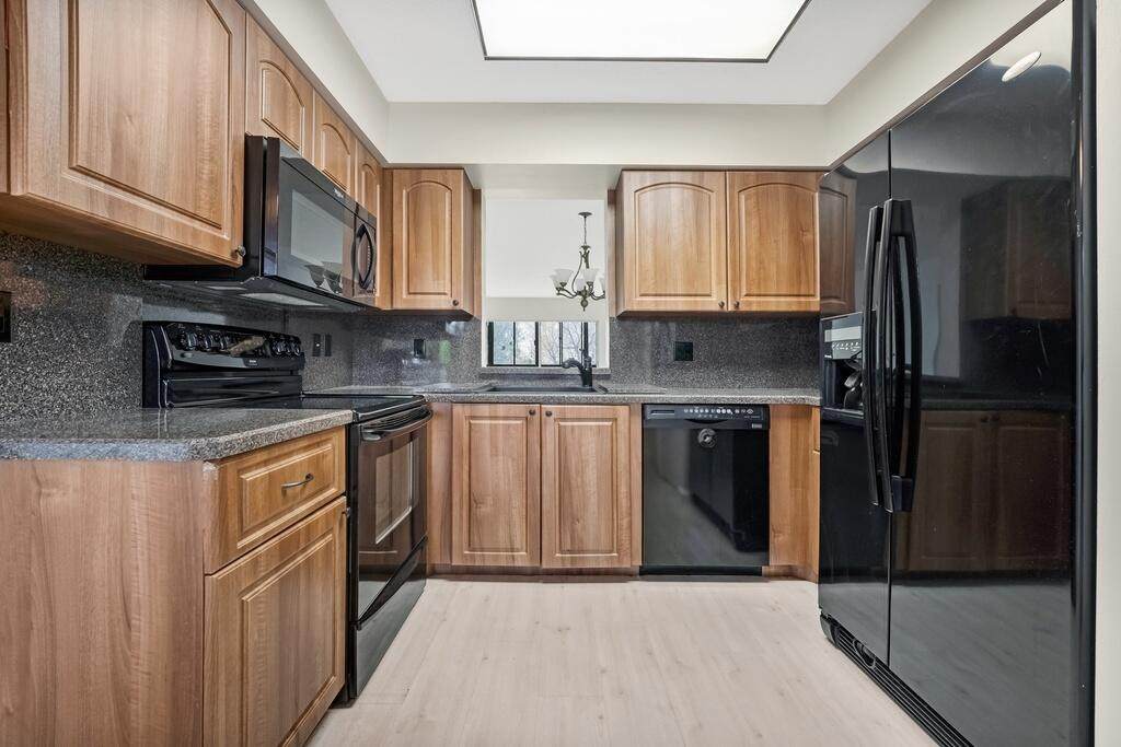 7286 Huntington Lane - Photo 1