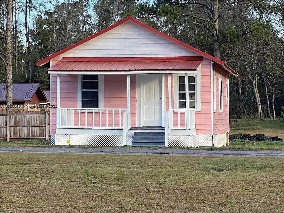 4144 Herring Avenue - Photo 1