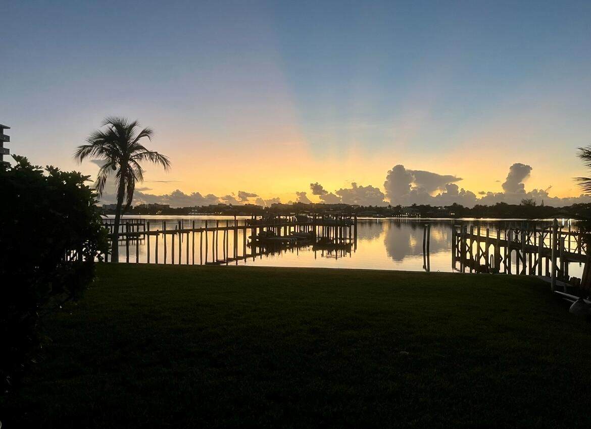 https://bt-photos.global.ssl.fastly.net/beaches/orig_boomver_1_B26024287-2.jpg