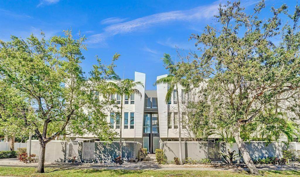 703 16th Court - Photo 1