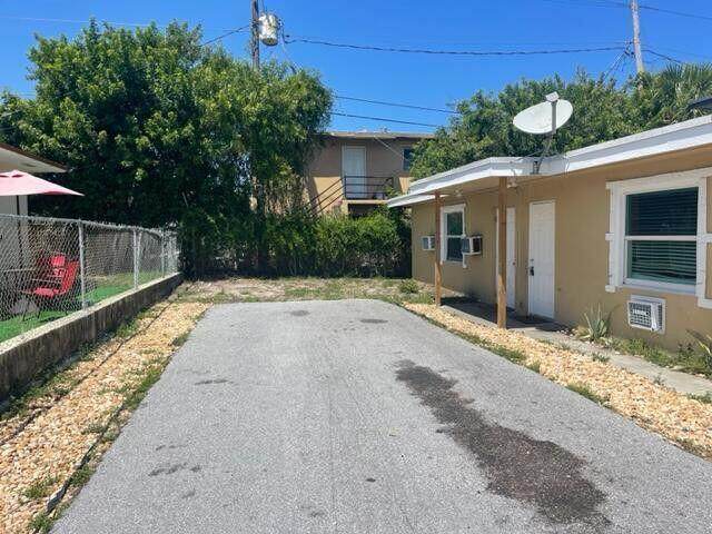 725 21st Street - Photo 1