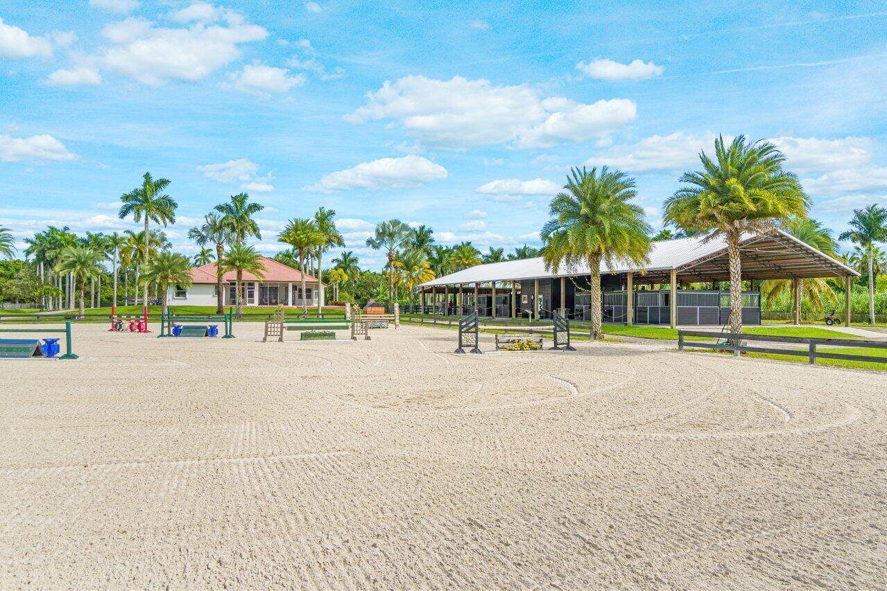 https://bt-photos.global.ssl.fastly.net/beaches/orig_boomver_1_B26028993-2.jpg
