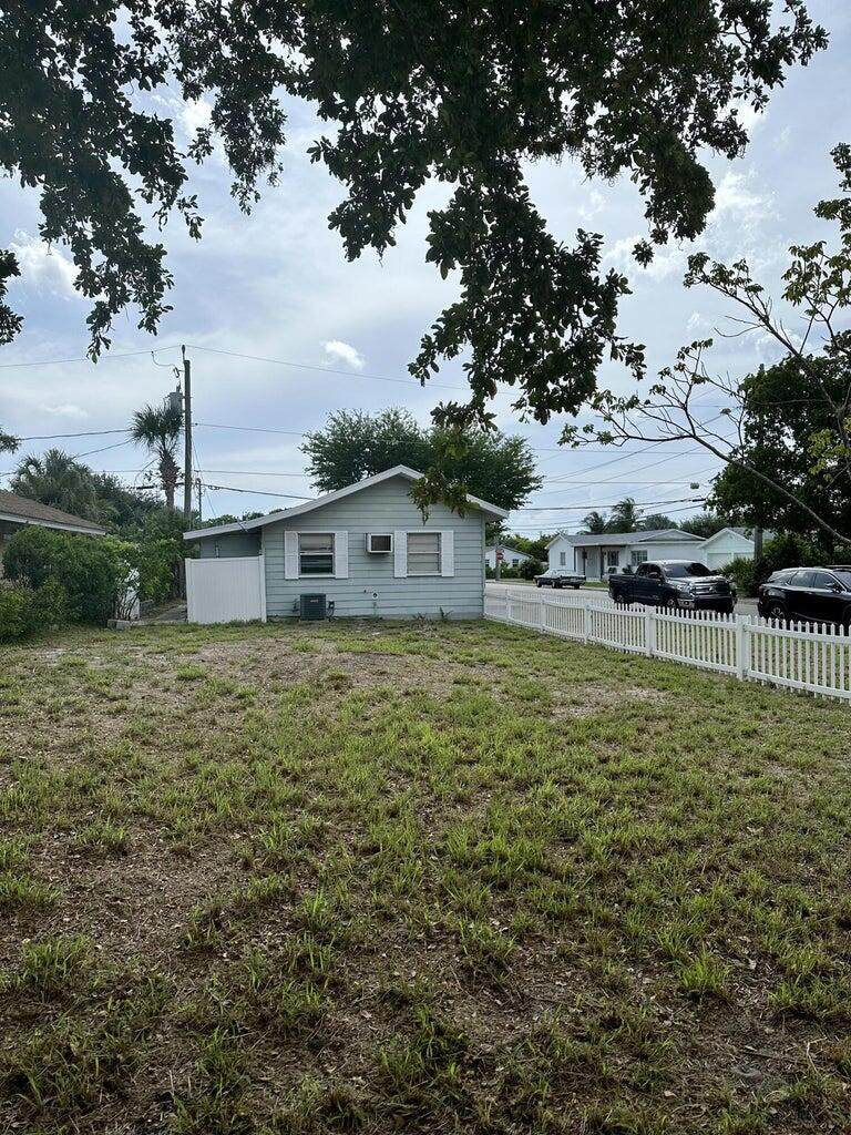 312 12th Avenue - Photo 1