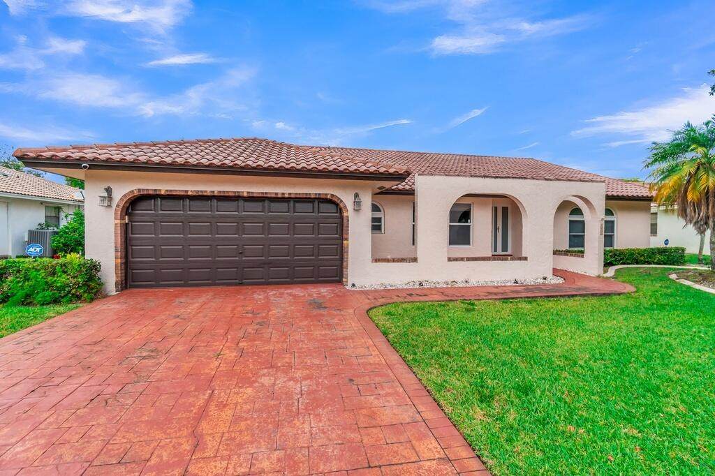 895 110th Lane - Photo 1