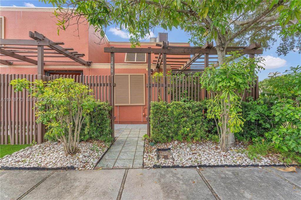 1490 Laguna Lane - Photo 1