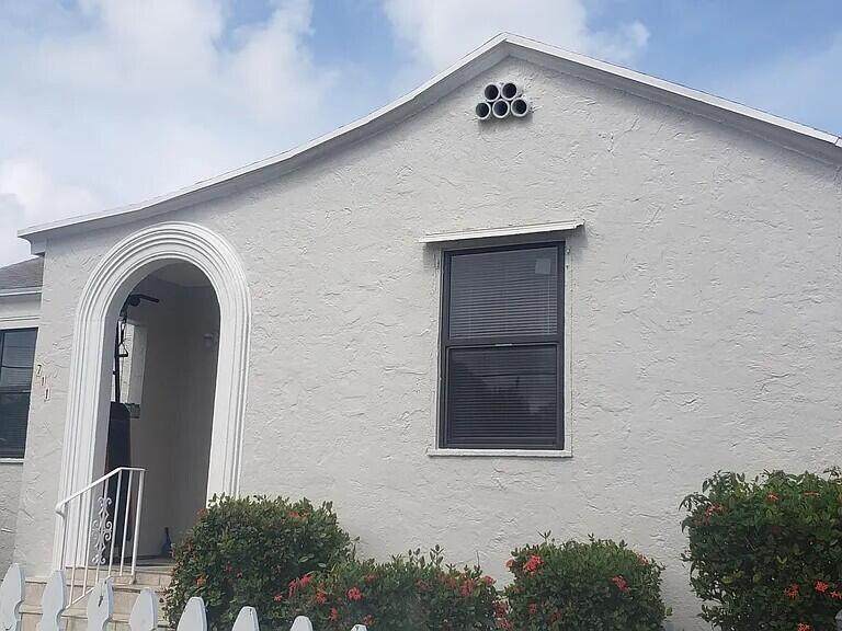 711 Palm Beach Lakes Boulevard - Photo 1