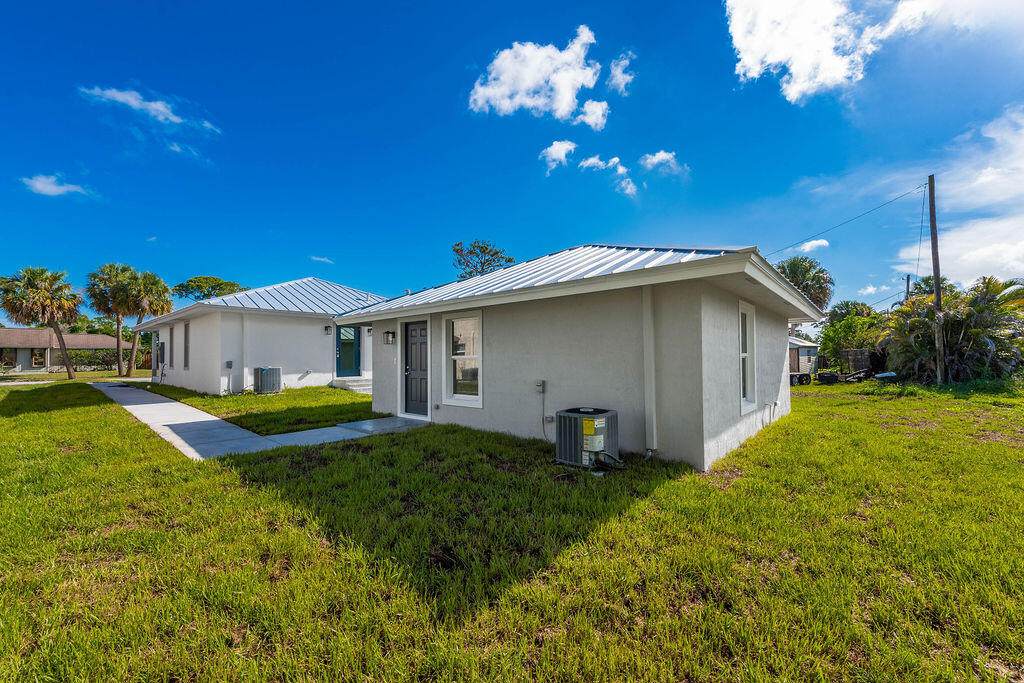 3018 Iris Street - Photo 1