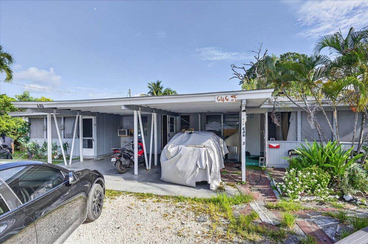 646 38th Street - Photo 1