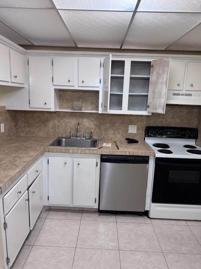1010 Country Club Drive - Photo 1