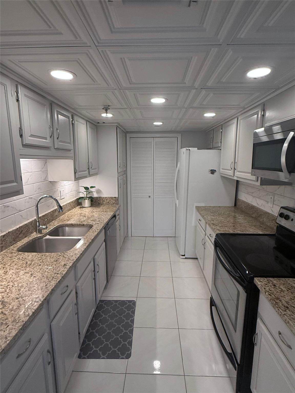 859 Jeffery Street - Photo 1