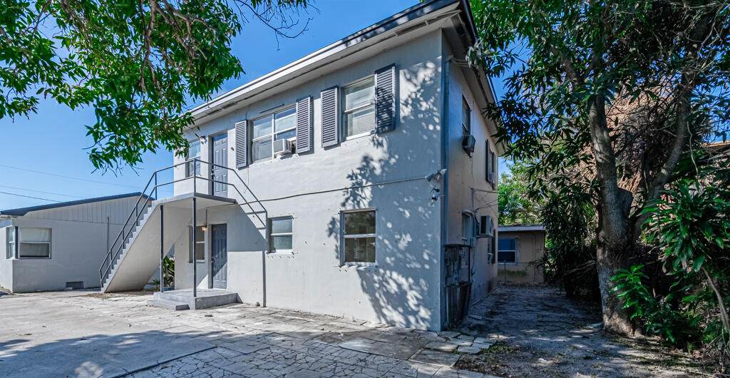 723 21ST Street - Photo 1