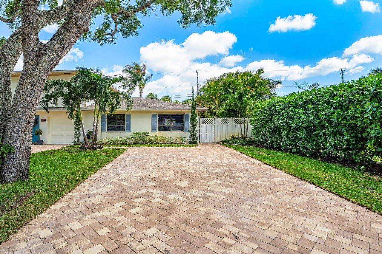 2103 Palm Circle - Photo 1