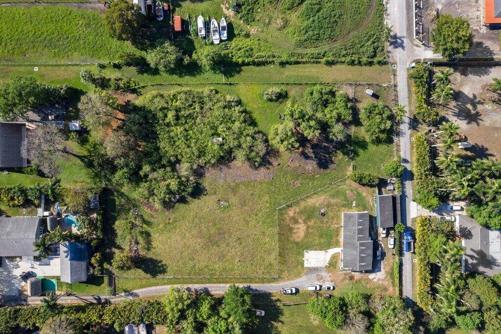 5400 162ND Avenue - Photo 1