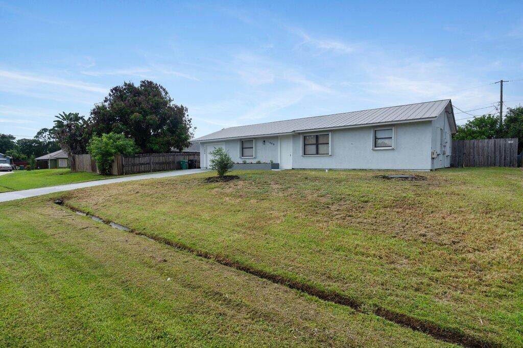 1089 Janar Avenue - Photo 1