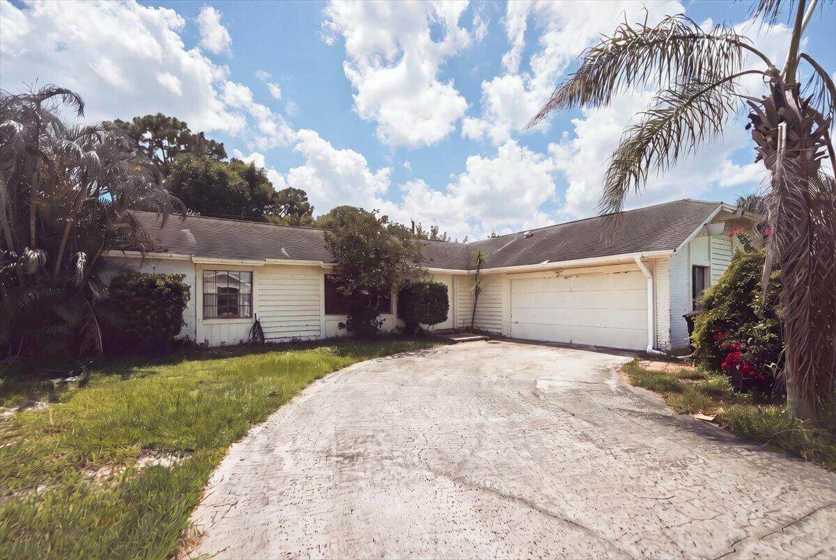 1646 Holiday Road - Photo 1