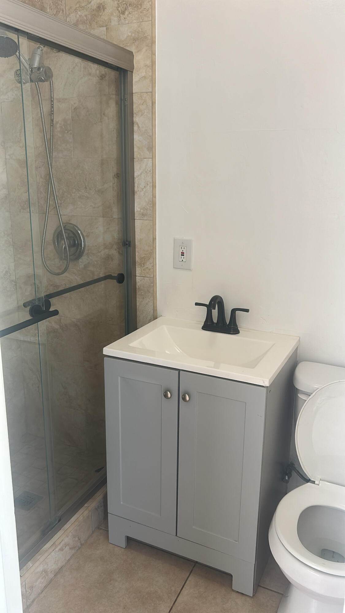 810 40TH - Photo 1