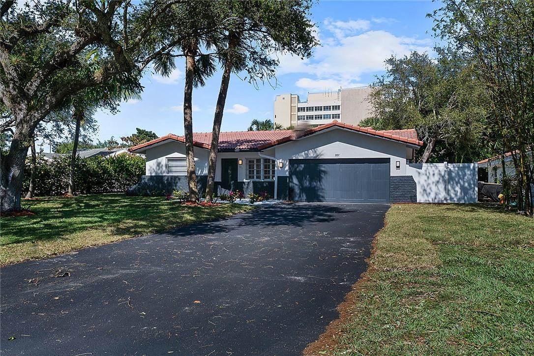 807 7TH Street - Photo 1