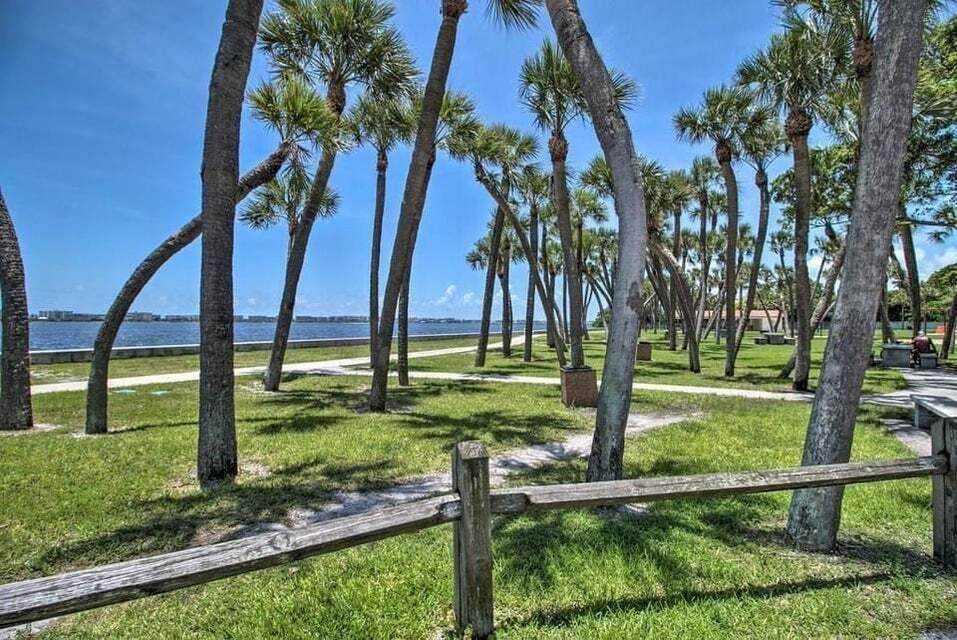 https://bt-photos.global.ssl.fastly.net/beaches/orig_boomver_1_B26080655-2.jpg