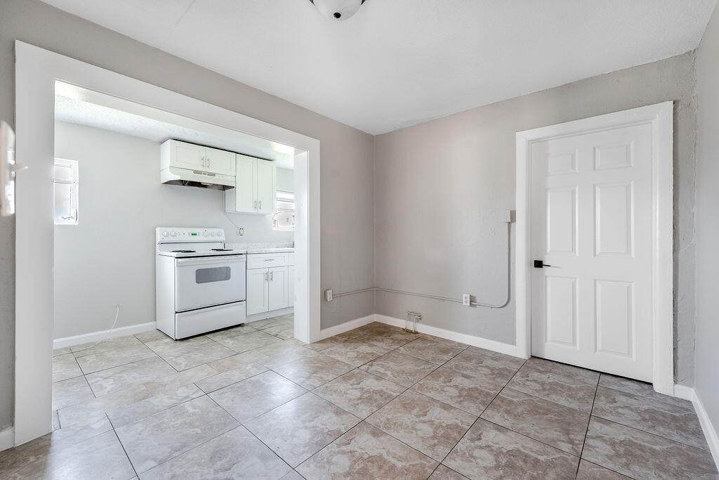 620 6th Street - Photo 1