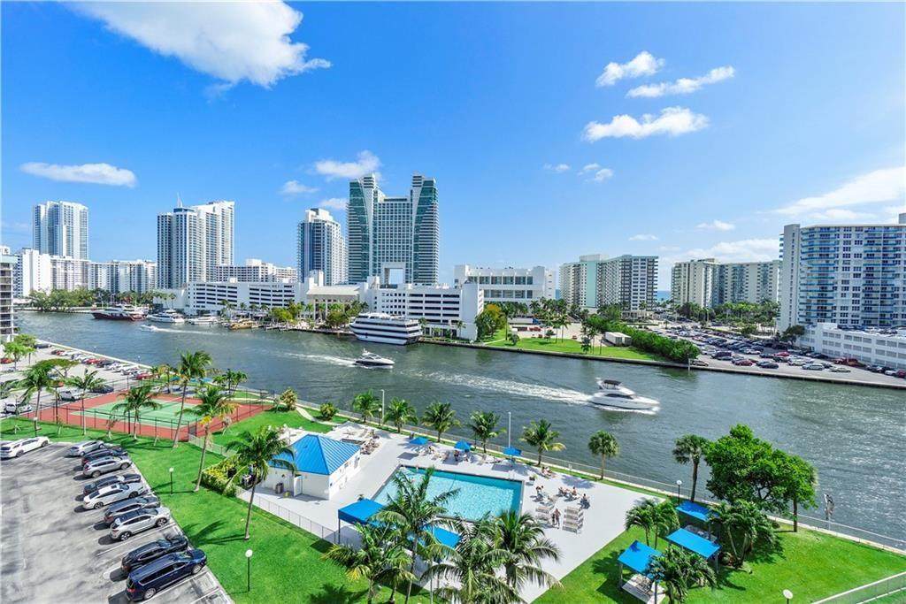 200 Leslie Dr - Photo 1