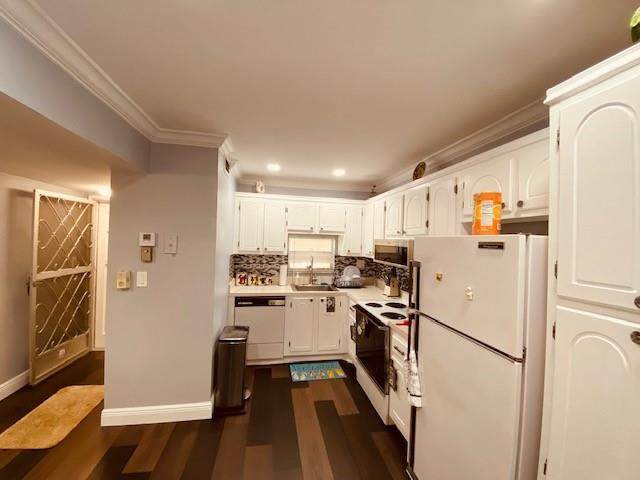 8990 Hollybrook Blvd - Photo 1