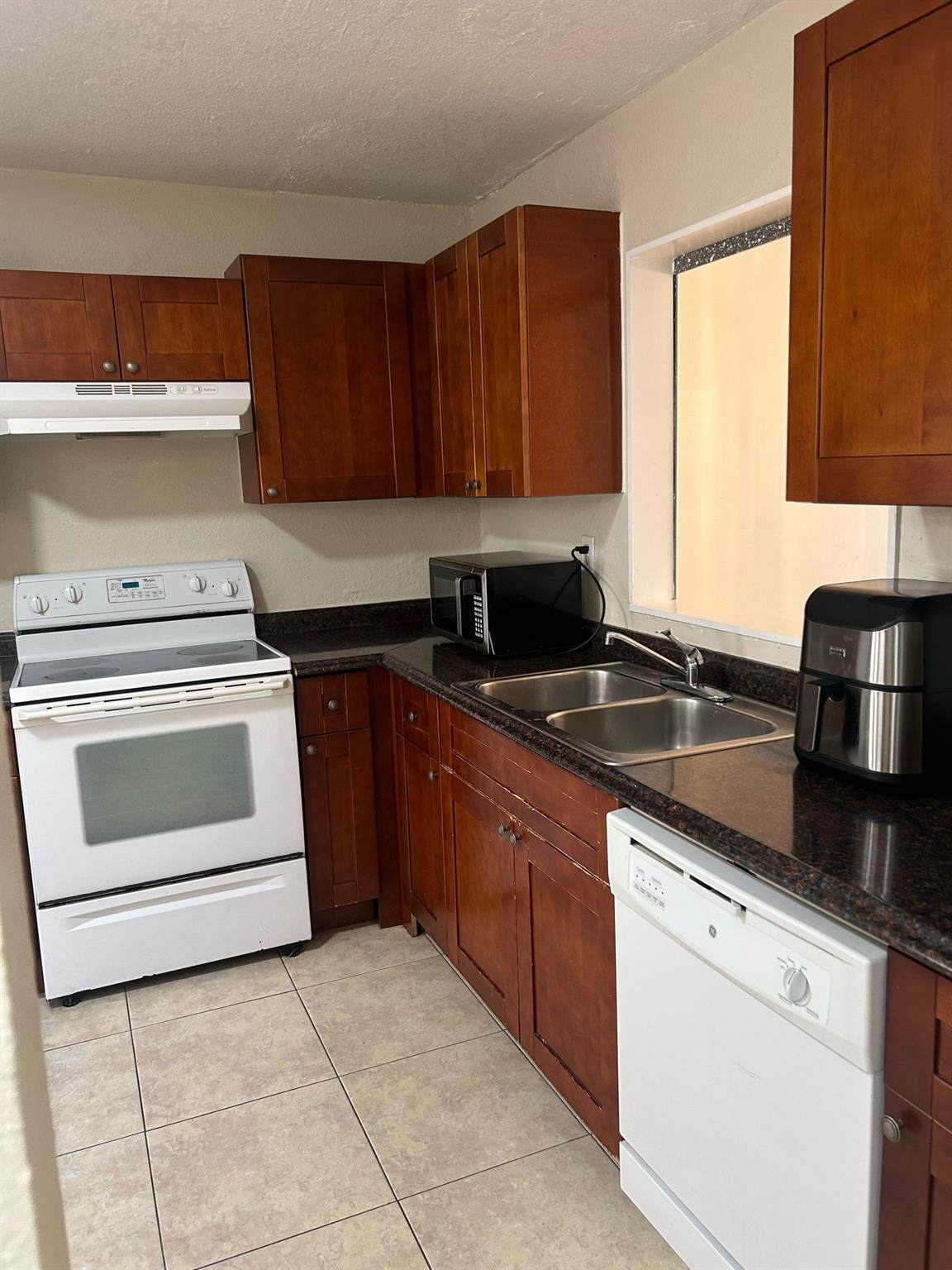 403 68th Ave - Photo 1