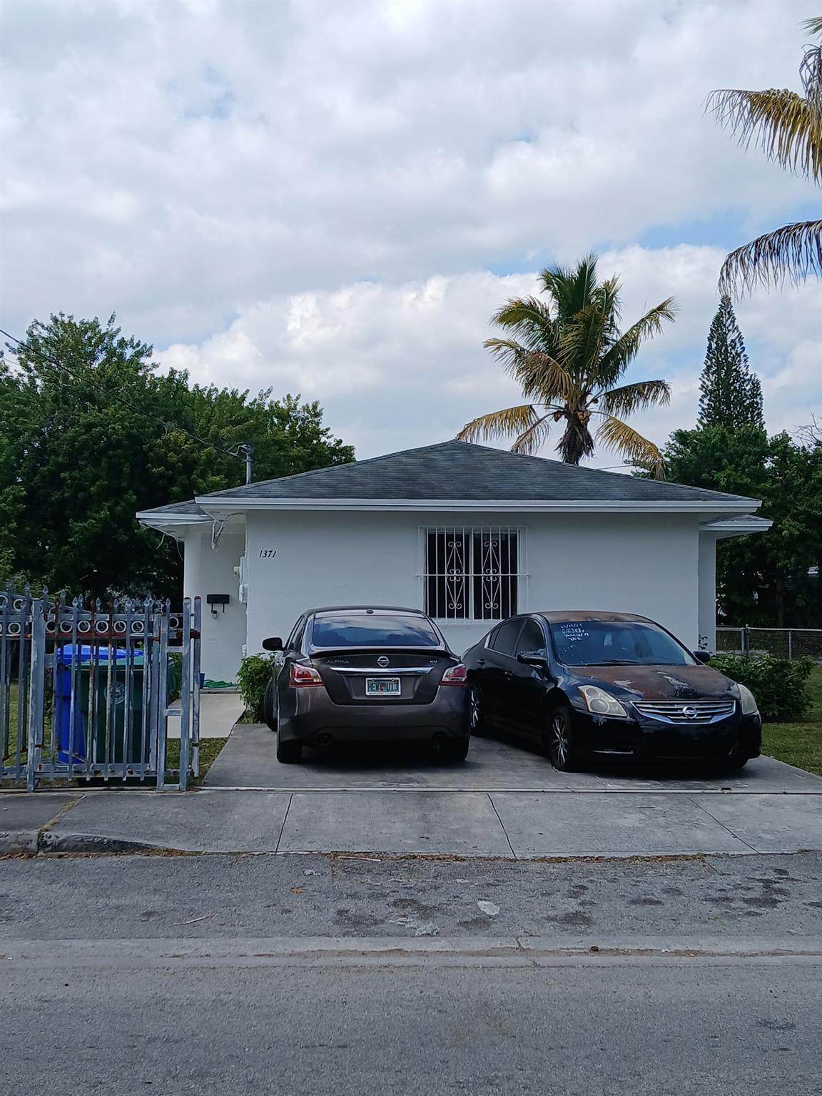 1371 51st Ter - Photo 1