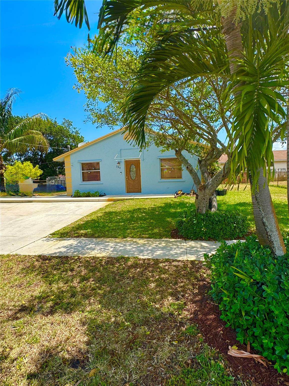 288 13th Ct - Photo 1